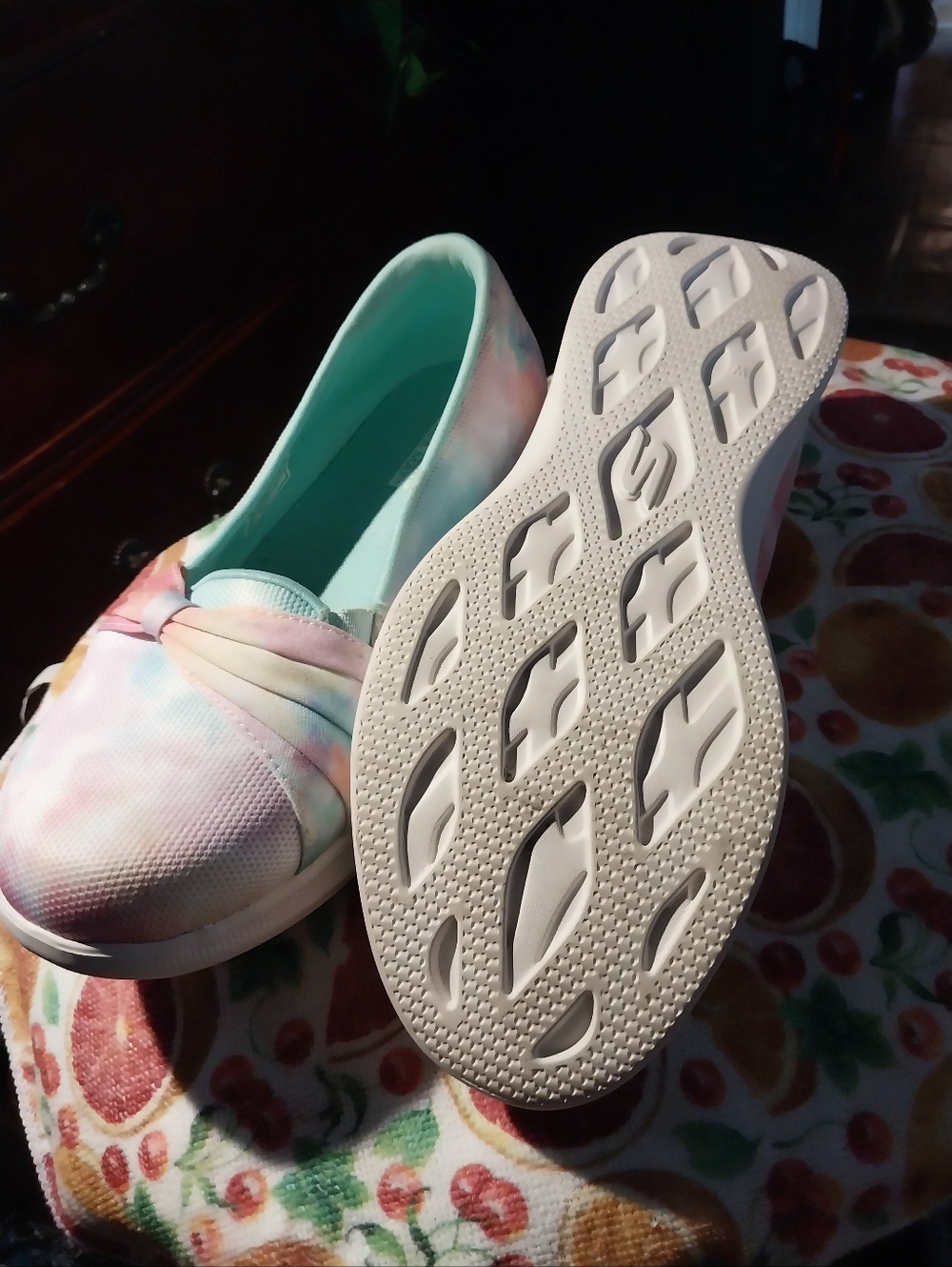 Sketchers GOwalk Casual Slip-On Women’s Sneakers in Pastel Tie-Dye